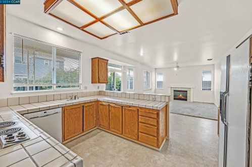 1579 Rutherford Ln, Oakley, CA 94561-3126
