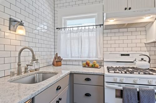 4210 Murray Ave, Milwaukee WI 53211-2012 exterior