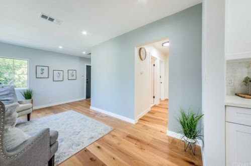 17602 Collins St, Van Nuys CA  91316-1245 exterior