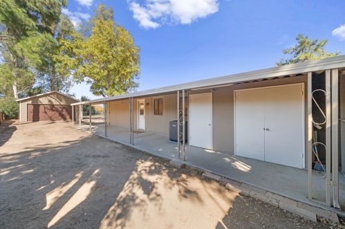 32861 Brechtel St, Lake Elsinore CA  92530-0420 exterior