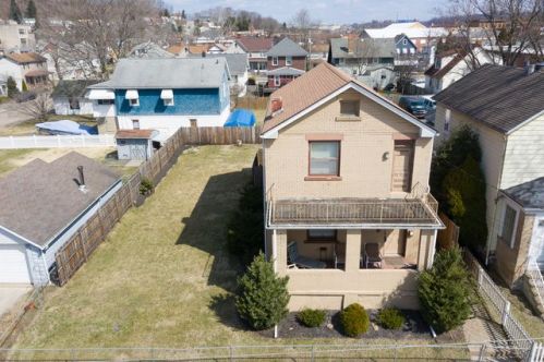 313 Church St, Bridgeville, PA 15017-1808