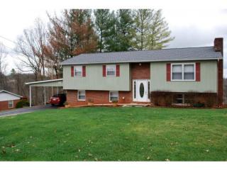 232 Royal Dr, Kingsport, TN 37663-3559