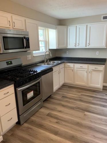 107 Glacier Dr, Latrobe, PA 15650-2592