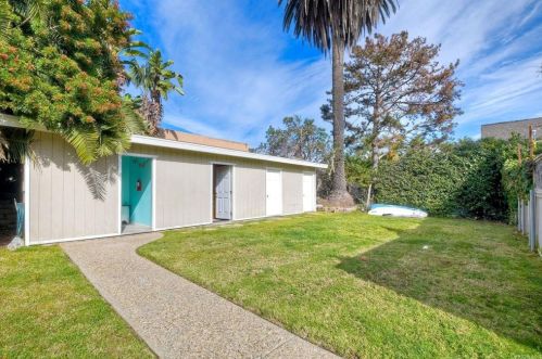 142 Glaucus St, Encinitas CA  92024-1601 exterior