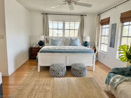 220 Palm Lk Dr, Sanibel FL 33957-5601 exterior