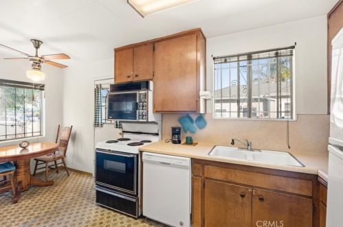 4419 South St, Lakewood CA  90712-1149 exterior