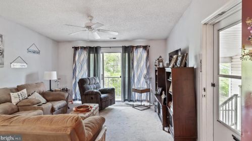 16 Willow Ct, Trenton NJ  08619-4626 exterior