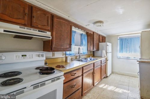 33456 Old Valley Pike, Strasburg VA  22657-3702 exterior