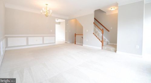 209 Hawks View Sq, Leesburg VA  20175-4103 exterior