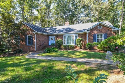 4914 Forest Oaks Dr, Greensboro, NC 27406-9315