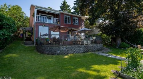 16 Maple Pkwy, Sparta NJ  07871-2011 exterior