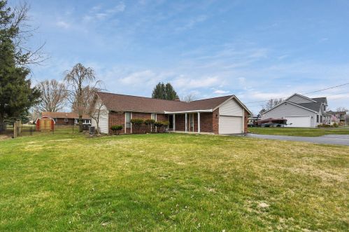2332 Pawnee Dr, London, OH 43140-9018