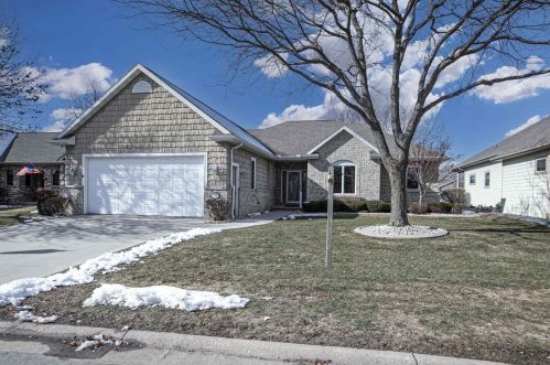 838 Whisper Falls Ln, Menasha, WI 54952-9503