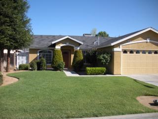 5163 Tower Ave, Fresno, CA 93725-5104