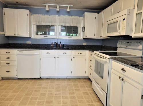 1751 Blaine Ave, Cambridge, OH 43725-2048