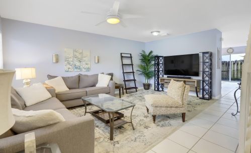 858 Summit Lake Dr, West Palm Beach, FL 33406-9109