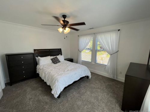 250 Hawthorne Ave, Derby CT  06418-1121 exterior