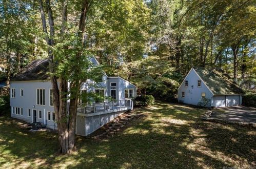 64 River Rd, Essex, CT 06426-1305