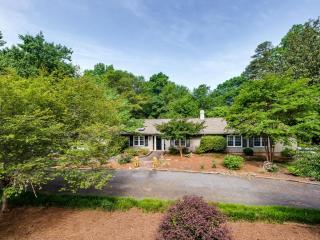 5417 Carmel Park Dr, Charlotte, NC 28226-5142