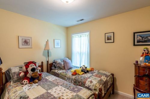 12 Seminole Trl, Bybee VA  22963-3157 exterior