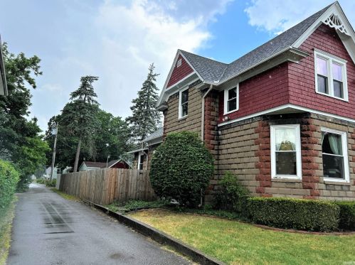 409 Calhoun St, Mishawaka, IN 46545-6029