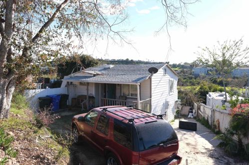5615 Market St, San Diego, CA 92114-1805