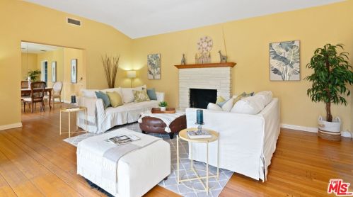 11945 Addison St, North Hollywood CA  91607-3157 exterior