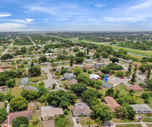 107 Tropic Ct, Fort Pierce FL  34946-1257 exterior