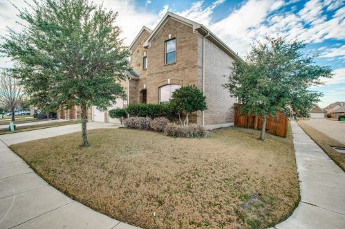 1600 Nightingale Dr, Aubrey TX  76227-3587 exterior