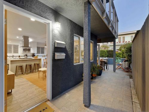 824 Anacapa Ct, San Diego CA  92109-8203 exterior