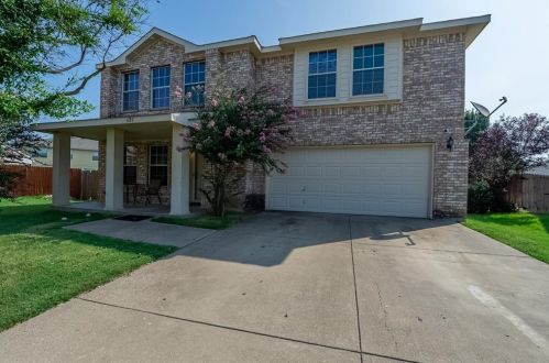 621 Osprey Ct, Fort Worth, TX 76108-4341