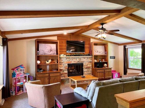 1049 Buttermilk Creek Dr, Fond Du Lac, WI 54935-6120