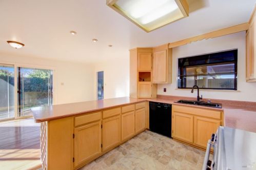 2415 Tamarisk Dr, Santa Rosa CA  95405-8435 exterior