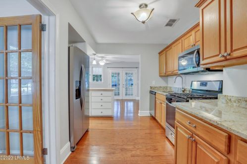 2704 Oaklawn St, Beaufort SC  29902-4335 exterior