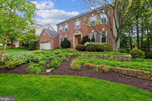 3310 Willow Glen Dr, Herndon, VA 20171-1900