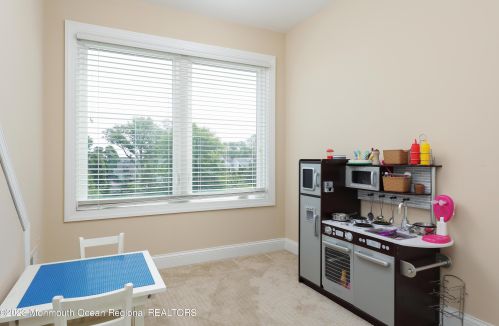 8 Benton Ave, Leonardo NJ  07737-1403 exterior