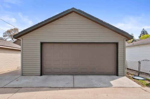 8134 Gridley Ave, Milwaukee WI 53213-3039 exterior