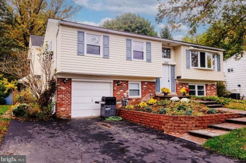 223 Meadow Dr, Yardley PA  19067-1311 exterior