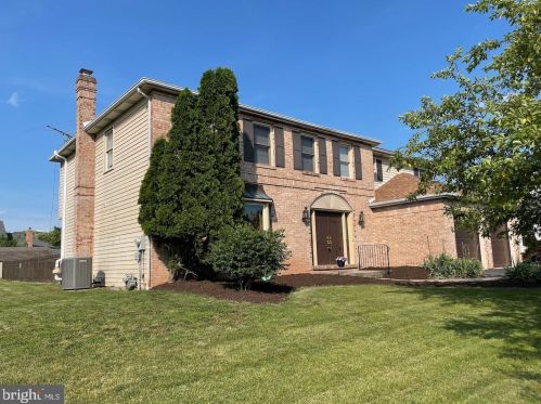 1567 Potter Dr, Pottstown PA 19464-2978 exterior