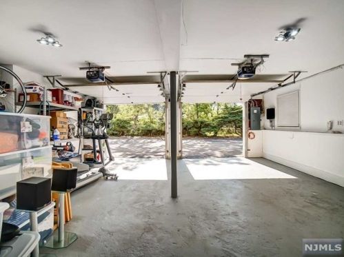 550 Franklin Ave, Franklin Lakes NJ  07417-2512 exterior