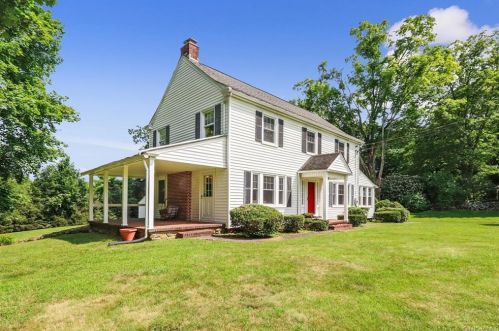 297 Lake Blvd, Mahopac, NY 10541-1783