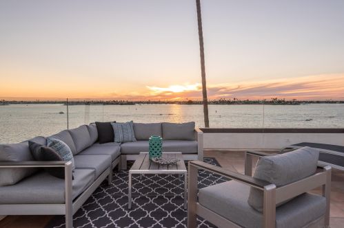 3535 Riviera Dr, San Diego CA 92109-6641 exterior