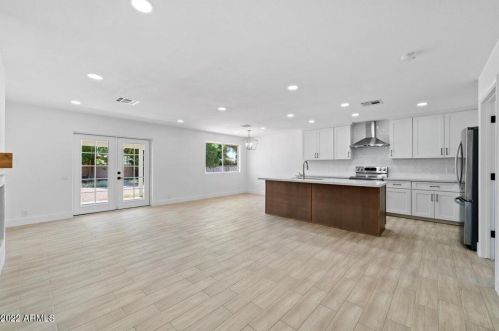 1653 Huber St, Mesa, AZ 85203-3930