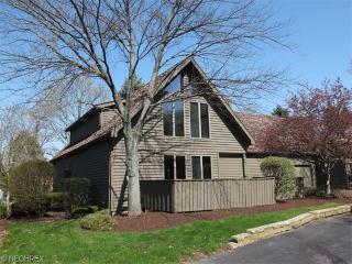 6140 Cedar Ln, Canton, OH 44708-1156