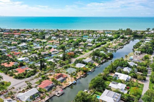 947 Lindgren Blvd, Sanibel, FL 33957-4805