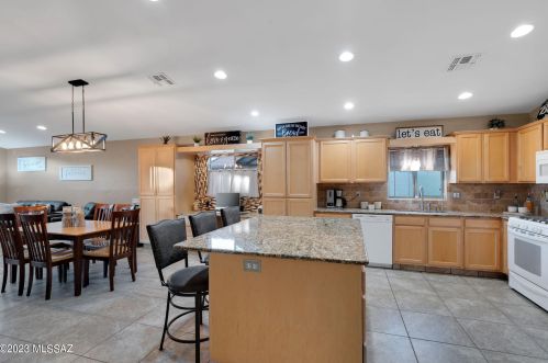 6952 Tacna Dr, Tucson AZ 85743-1422 exterior