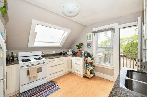 2565 Oakland Ave, Milwaukee WI 53211-3931 exterior