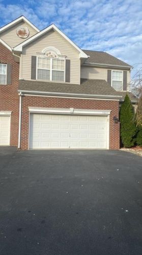 5827 Fresh Meadow Dr, Macungie, PA 18062-9588