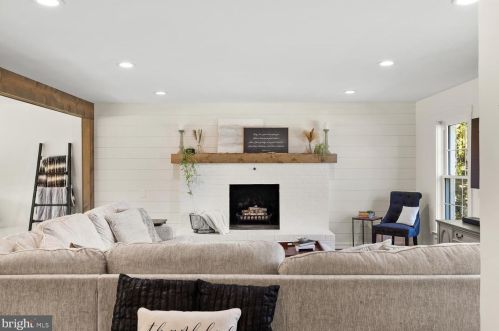 2146 Stonecrest Dr, Lancaster PA  17601-5437 exterior