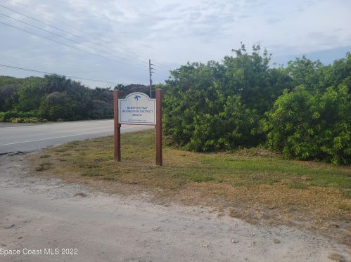 610 Dolphin Cir, Sebastian FL  32976-2591 exterior